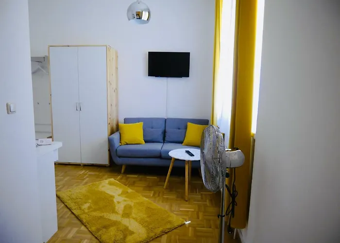 홈스테이 Konditorei Mandl 브루크안데어무어